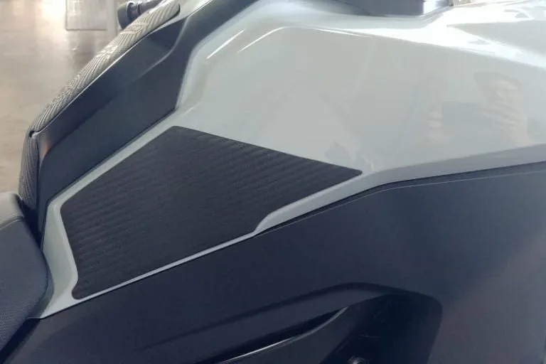 BMW F 850GSA Ergonomics - Knee Pad