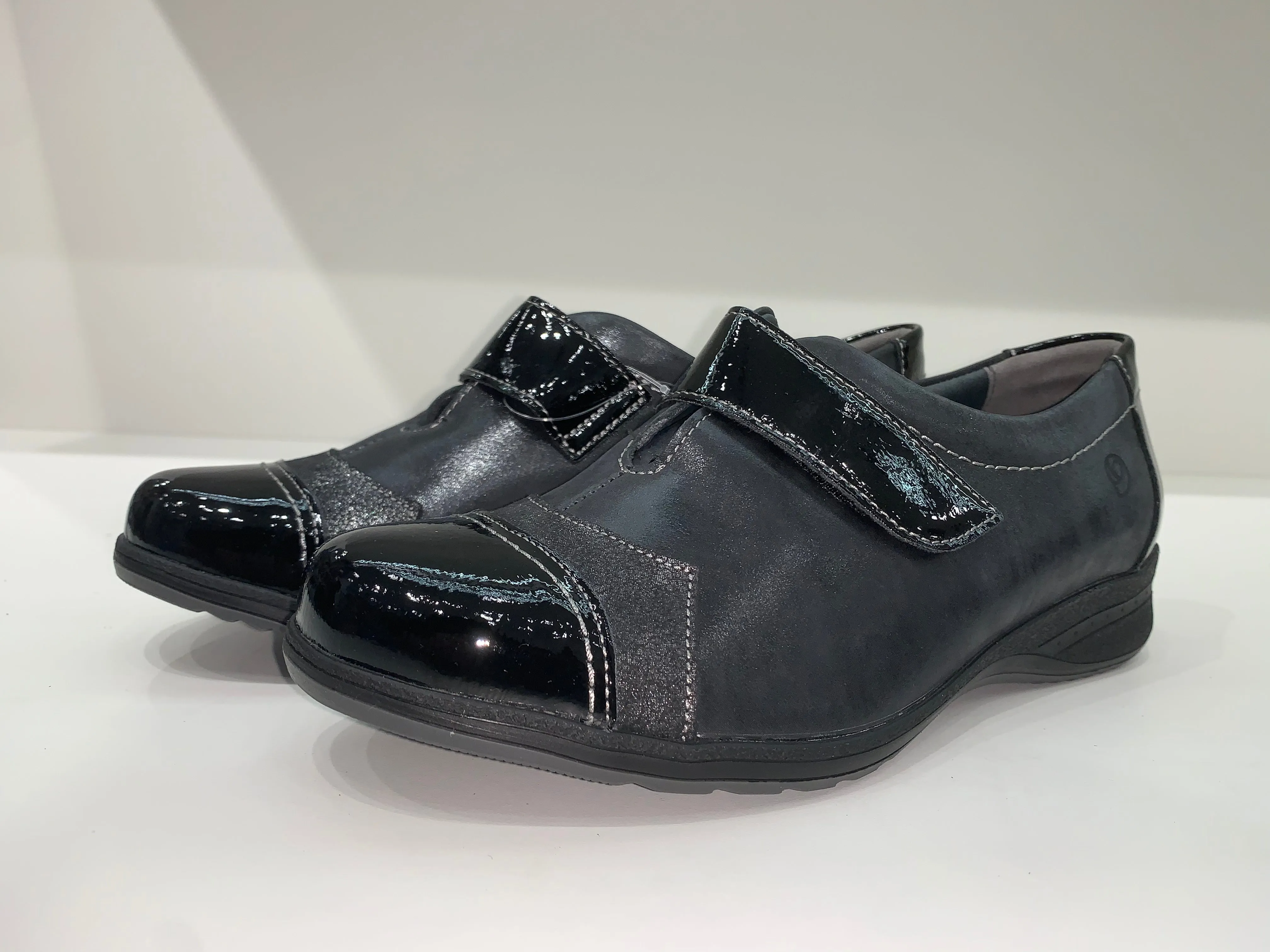 CHARM SHOES BLACK