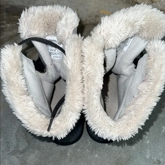 Columbia Gray Fur-Lined Boots
