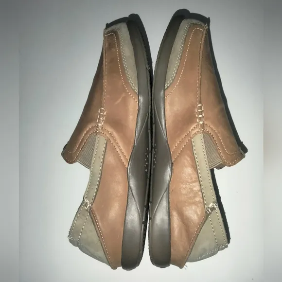 Crocs (Size 11) Men's Tan Leather Upper Nubuck Suede Trim Slip-on Comfort Shoes