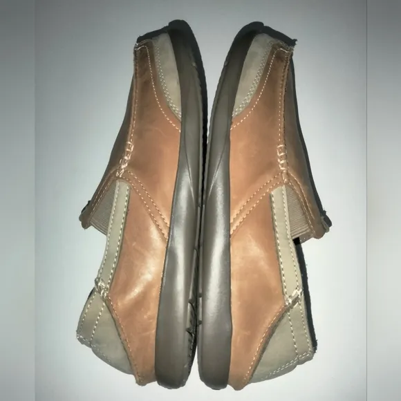 Crocs (Size 11) Men's Tan Leather Upper Nubuck Suede Trim Slip-on Comfort Shoes
