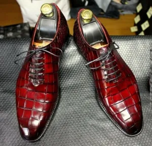Handmade Men's Burgundy Crocodile Pattern Lace-Up Shoes