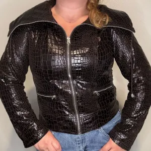 JUST B Dark Chocolate Brown Light Weight Crocodile Print Faux Leather Jacket M‎