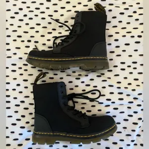 NEW no tags! Dr. Martens Kids Boots. Unisex
