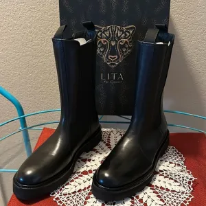 NWT Lita by Ciara Italian leather luxury boots.