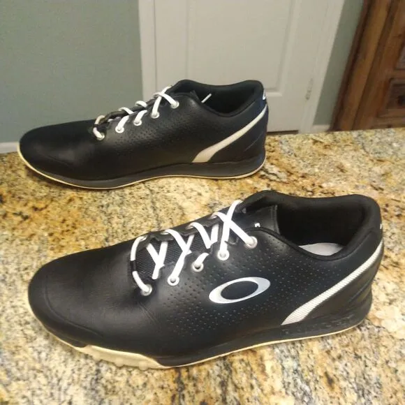Oakley Men's Ripcord Golf Shoes Ortholite Soft Spike Black/White Leather Sz 11.5