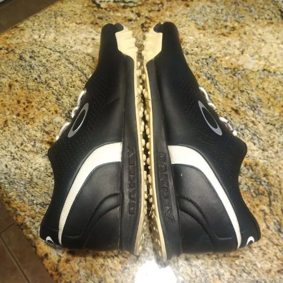 Oakley Men's Ripcord Golf Shoes Ortholite Soft Spike Black/White Leather Sz 11.5