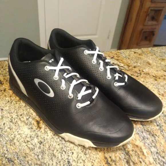 Oakley Men's Ripcord Golf Shoes Ortholite Soft Spike Black/White Leather Sz 11.5