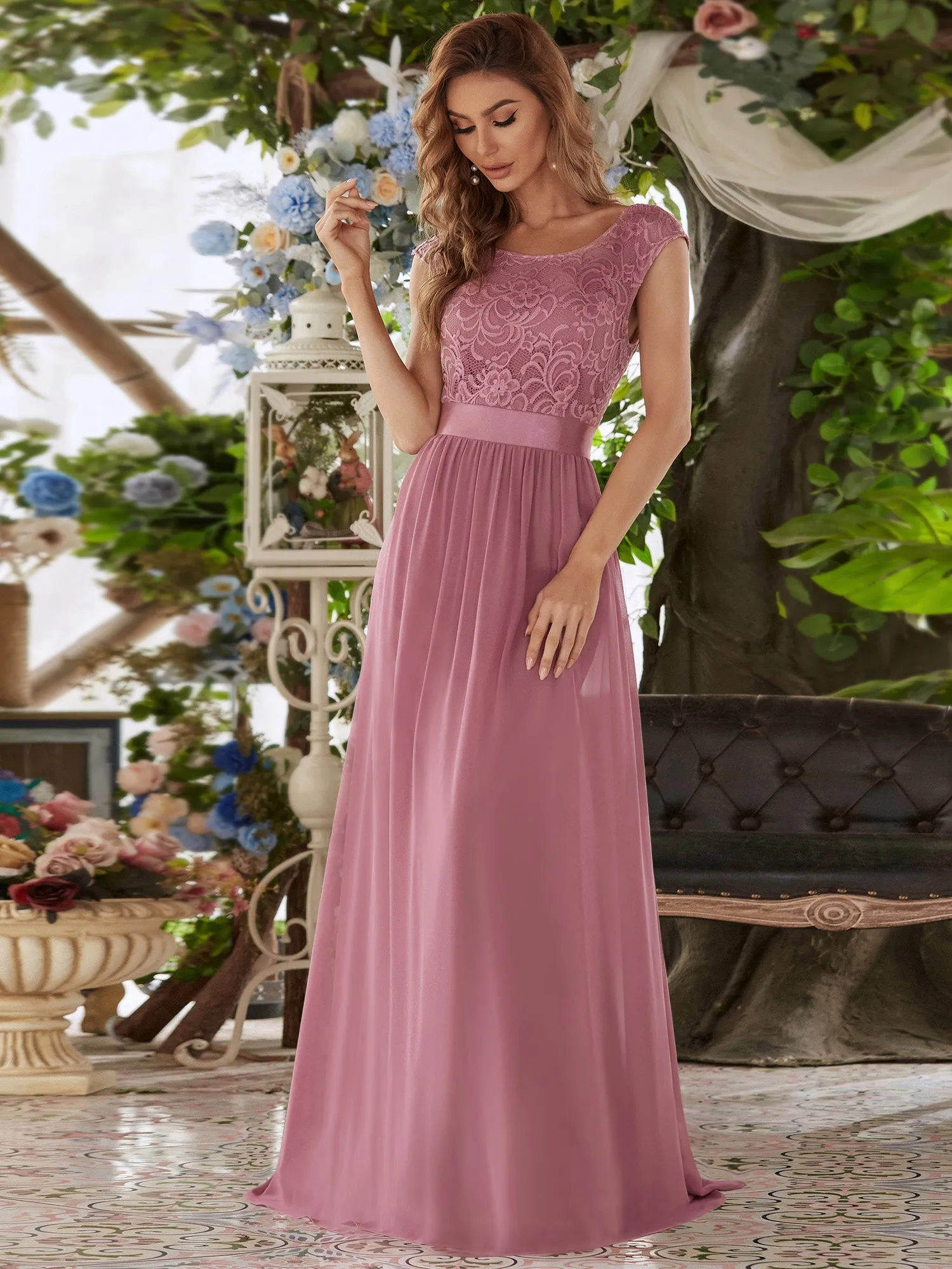 Taille personnalisée robe de demoiselle d'honneur classique à col rond et dos en dentelle